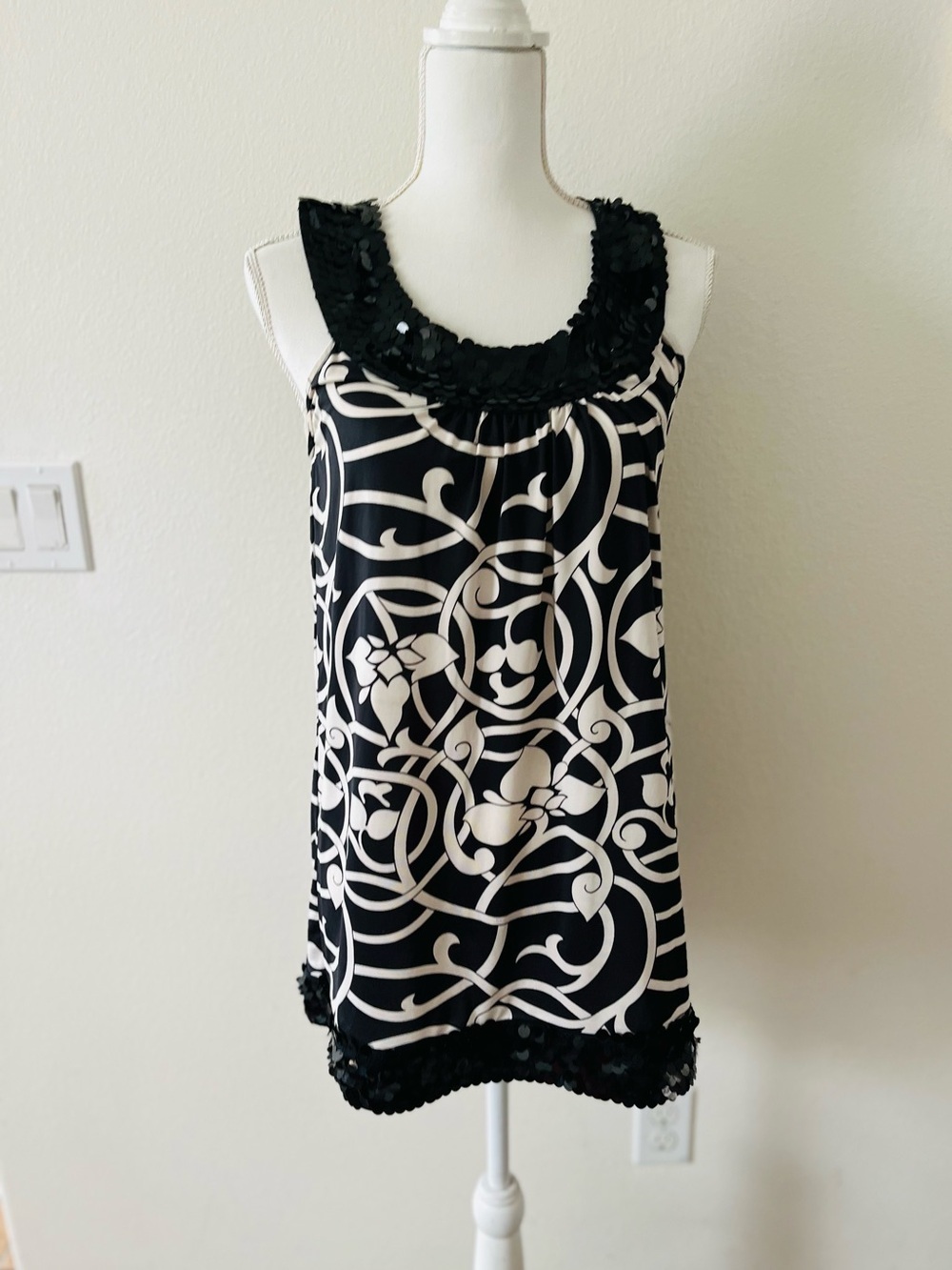 INC International Concepts Black and White Sleeveless Patterned Tank